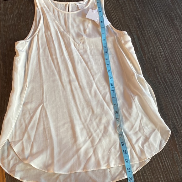 Club Monaco ladies gorgeous silk blouse in size extra small. - Picture 7 of 7